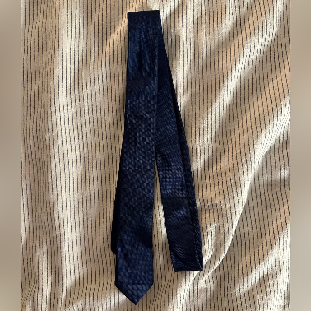 Navy blue skinny tie